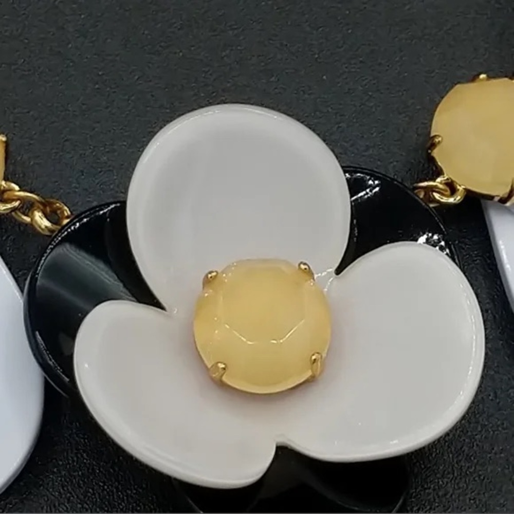 KATE SPADE “PICK A POSY” STATEMENT GOLD PLATED FLOWER NECKLACE - like new - Picture 6 of 11